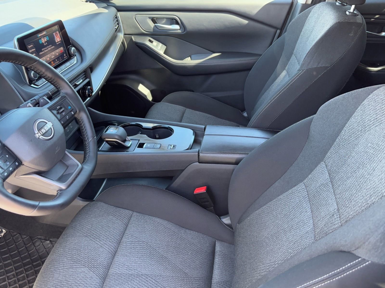 Certified 2025 Nissan Rogue SV image 17