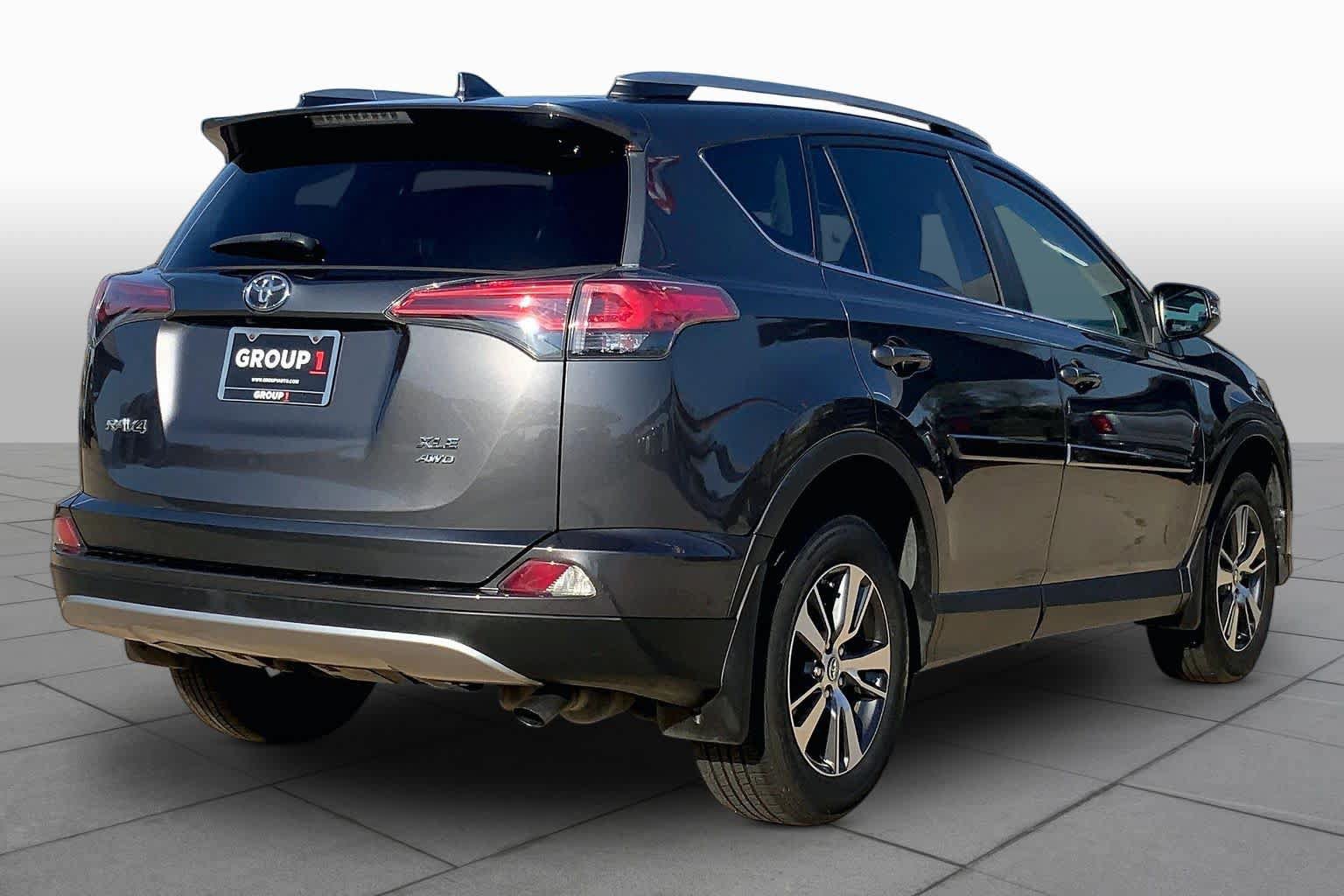 Used 2018 Toyota RAV4 XLE w/ Plus Extra Value Package AWD/4WD image 12