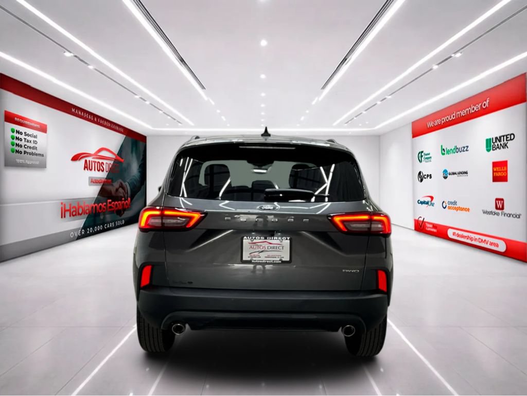 Used 2025 Ford Escape ST-Line w/ Cold Weather Package AWD/4WD image 6