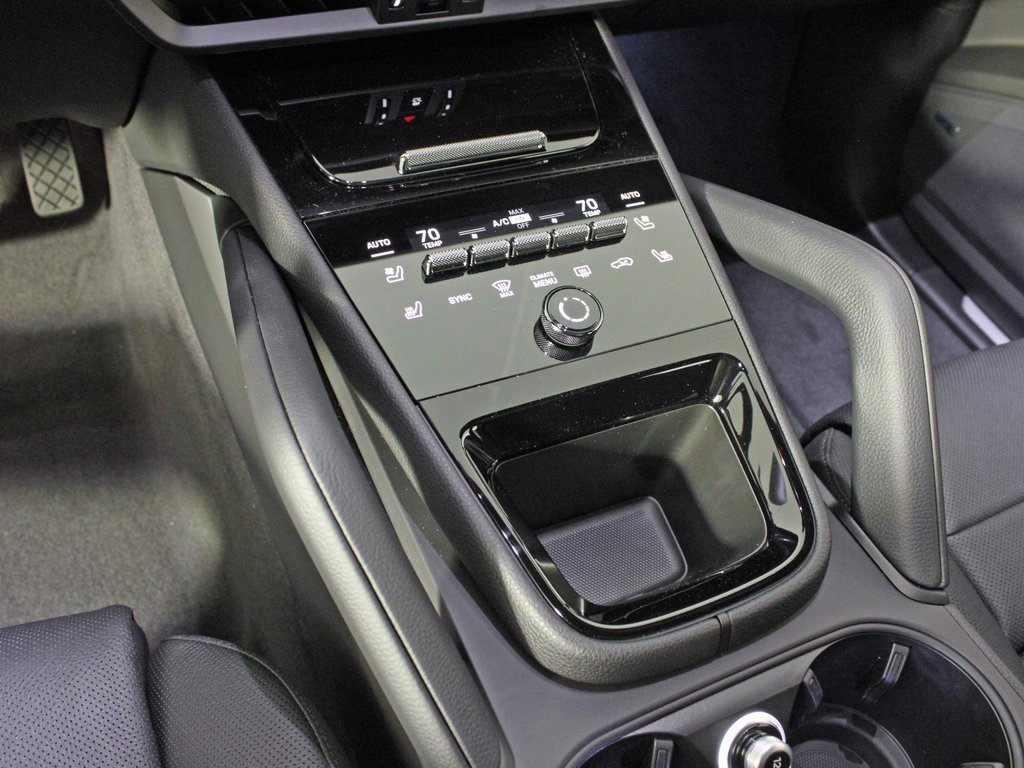 Used 2025 Porsche Cayenne image 29