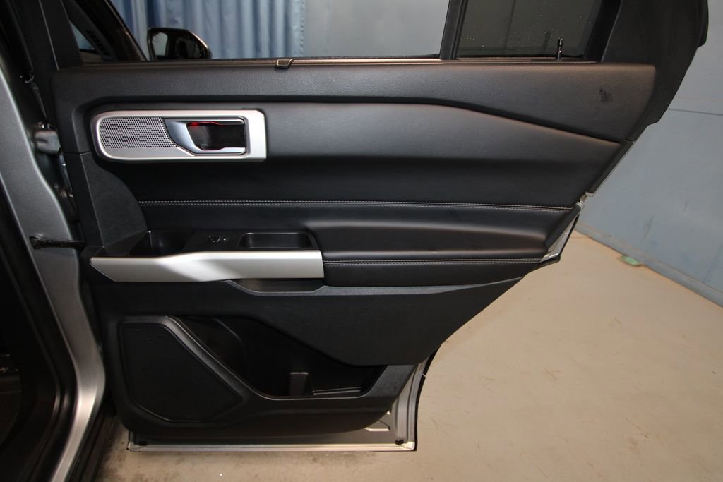Used 2022 Ford Explorer Limited w/ Equipment Group 301A image 27