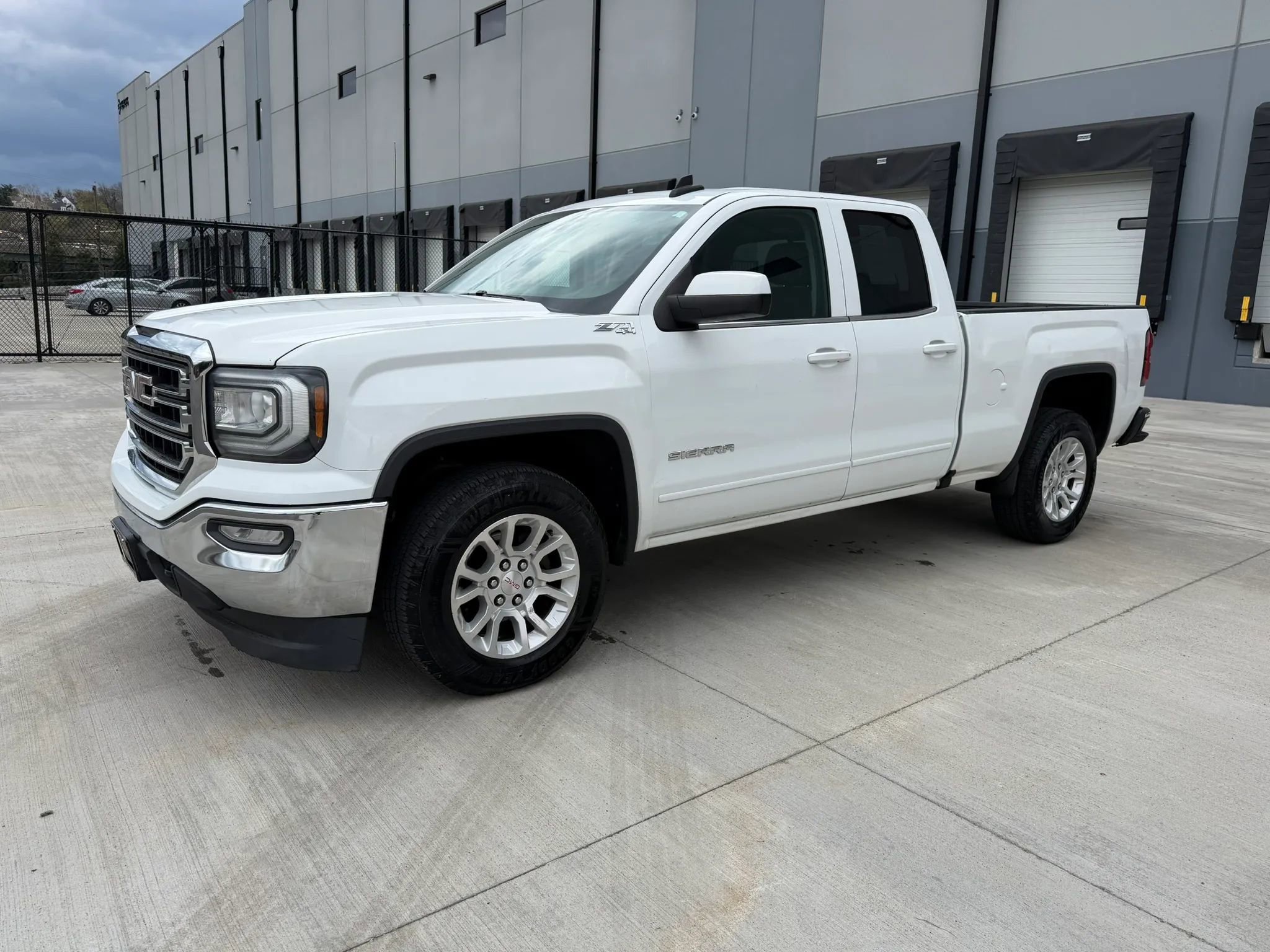 Used 2018 GMC Sierra 1500 SLE w/ SLE Value Package image 3