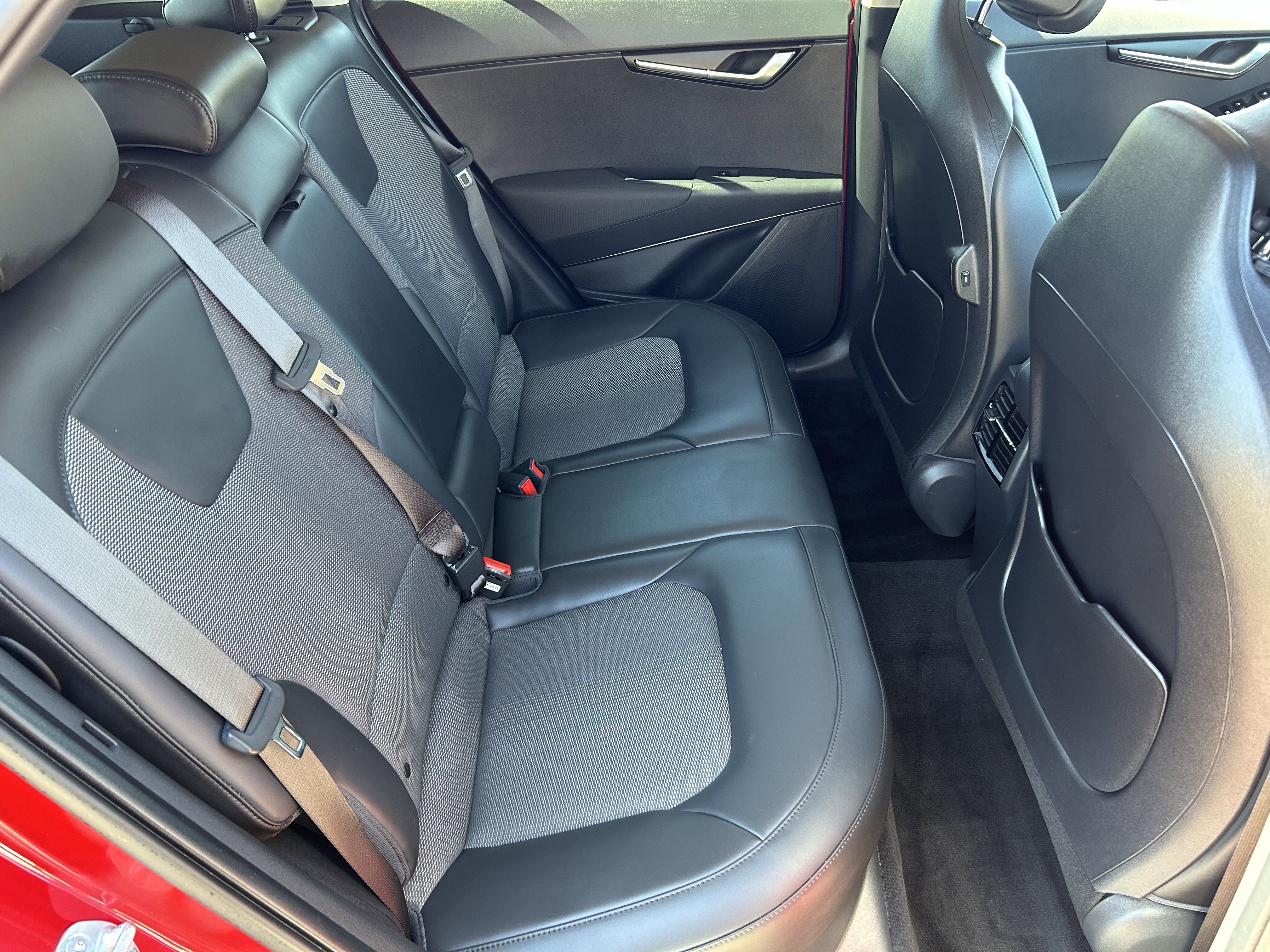 Used 2025 Kia Niro EX image 12