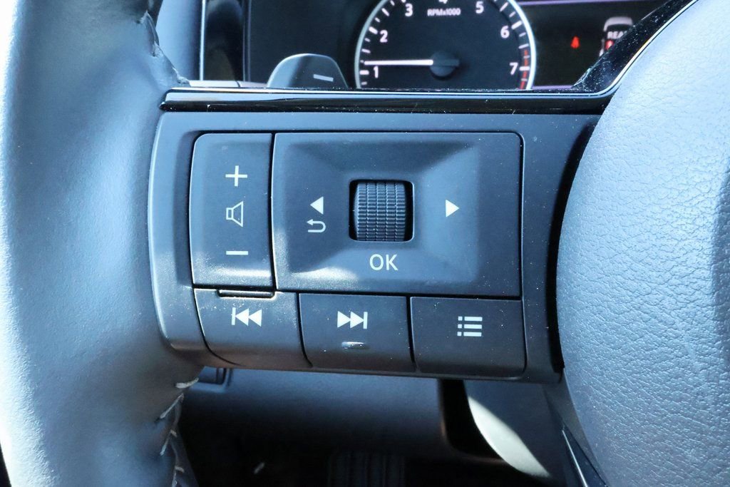 Used 2025 Nissan Pathfinder SL image 12