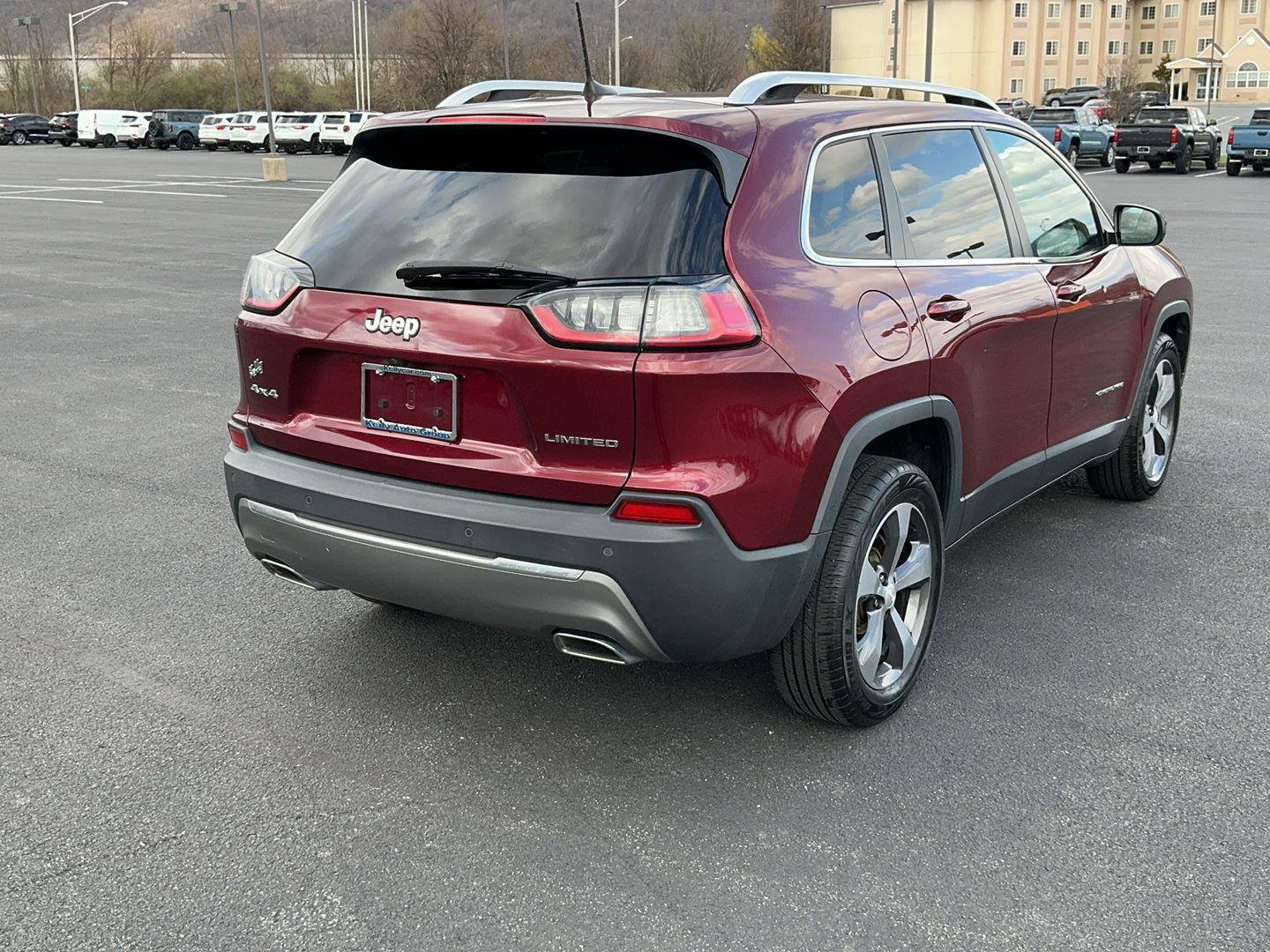 Used 2019 Jeep Cherokee Limited image 7