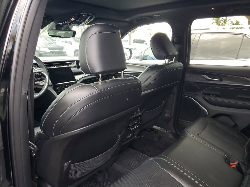 Used 2023 Jeep Grand Cherokee Overland AWD/4WD image 15