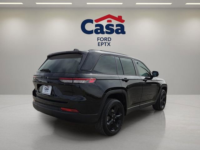 Used 2023 Jeep Grand Cherokee Altitude image 3