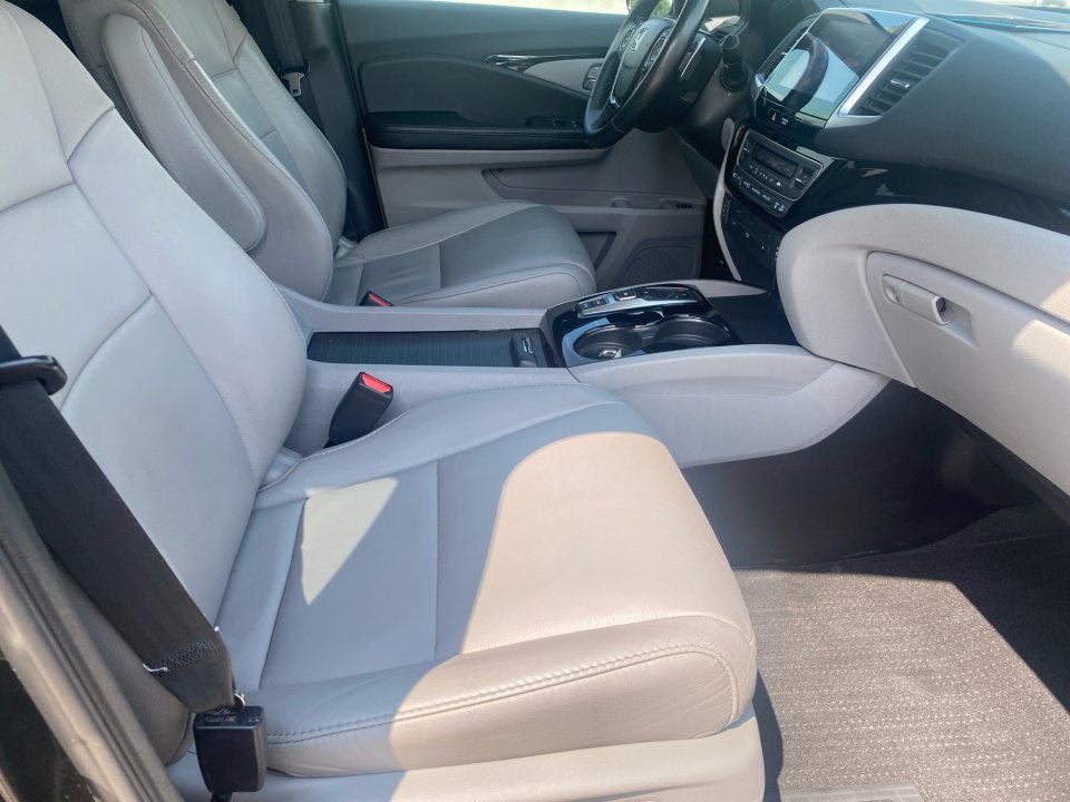 Used 2017 Honda Pilot Touring image 32