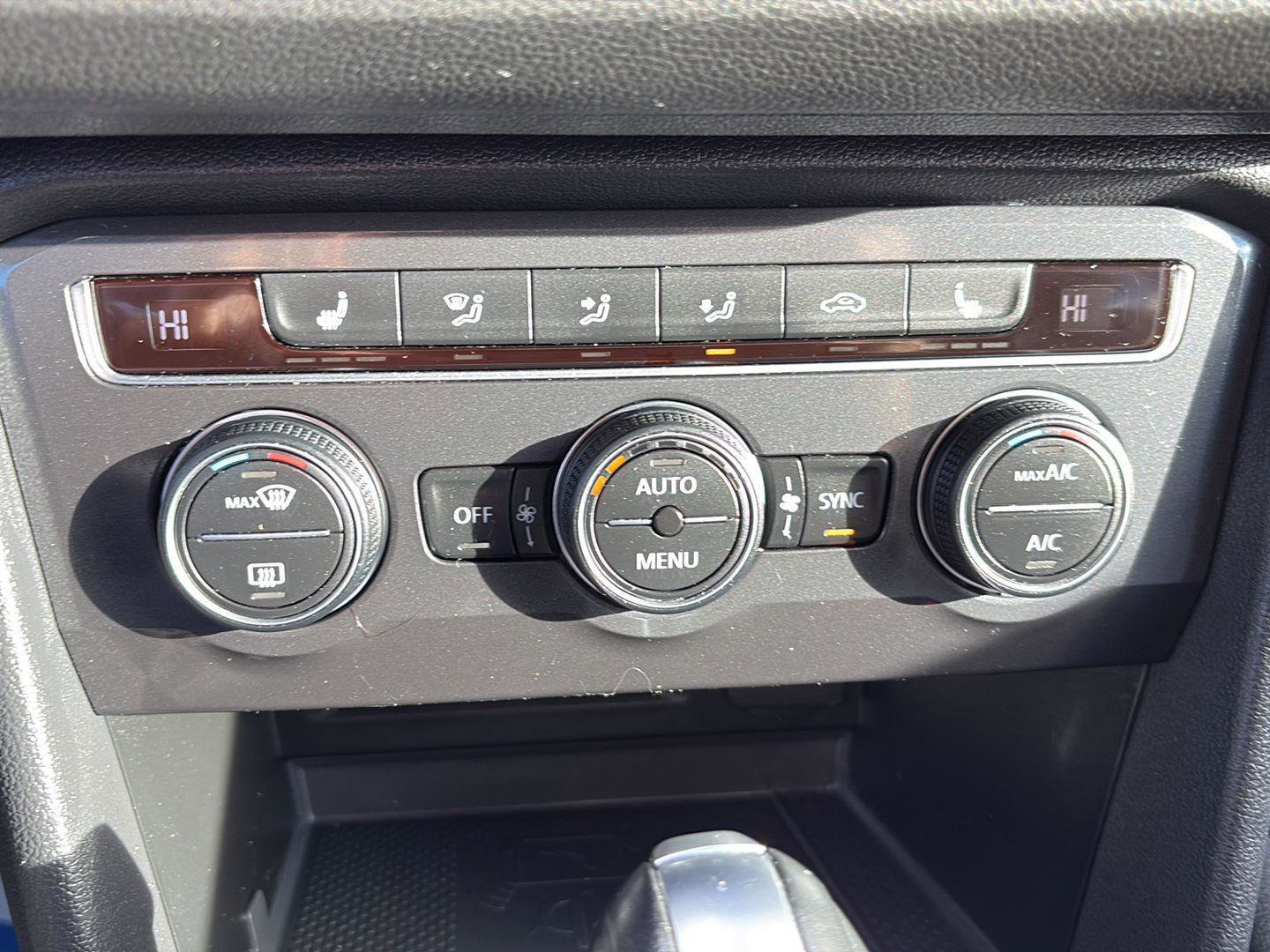 Used 2020 Volkswagen Tiguan SE image 21