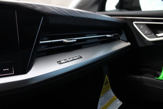 New 2025 Audi Q4 e-tron Premium Plus image 9
