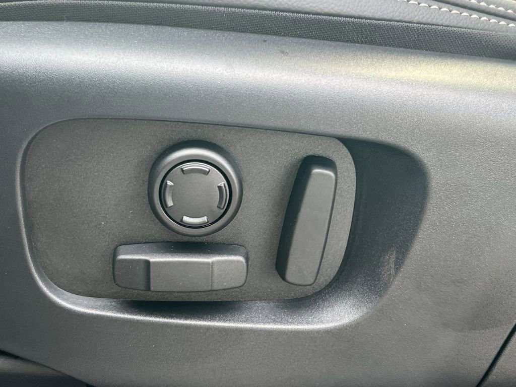 New 2026 Land Rover Discovery Sport Landmark image 20