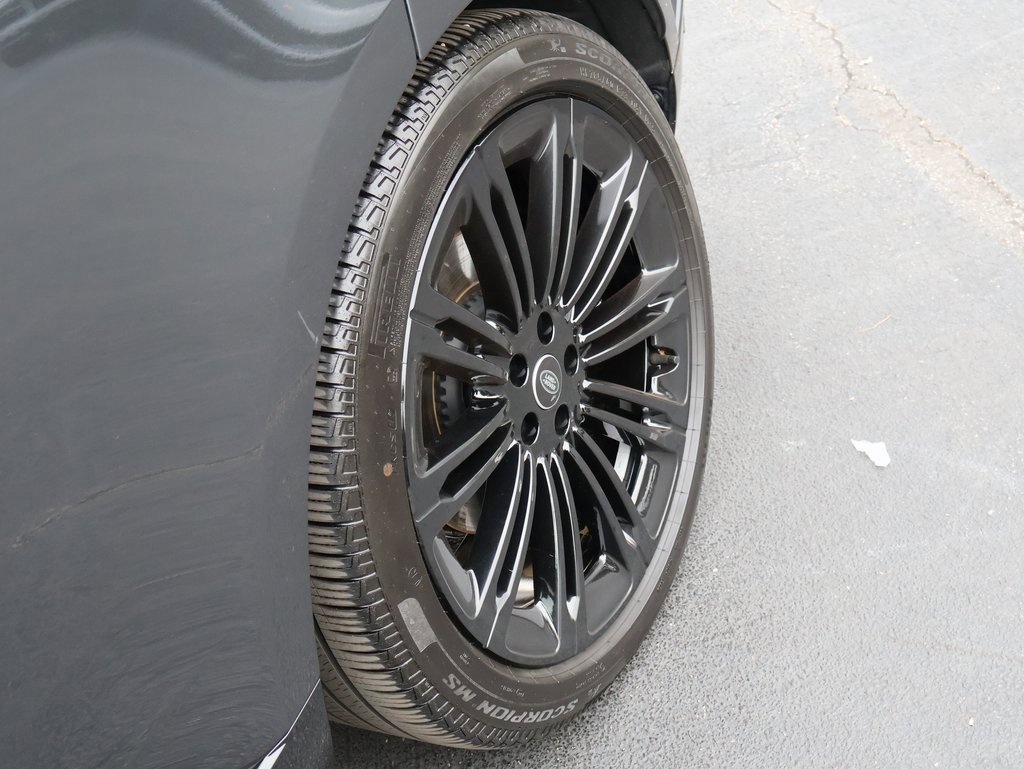 Used 2025 Land Rover Range Rover SE image 38