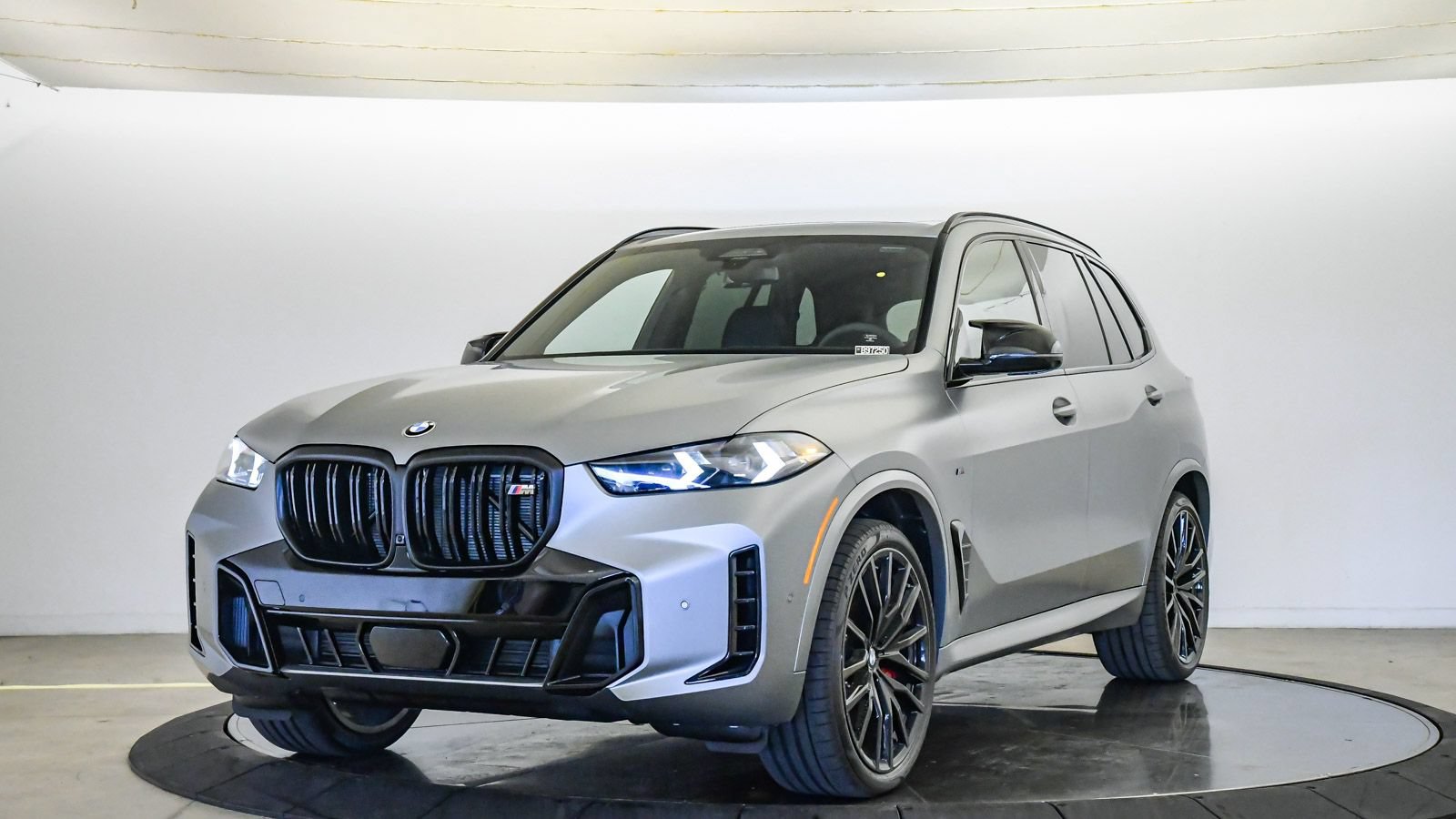 New 2026 BMW X5 M60i AWD/4WD image 1