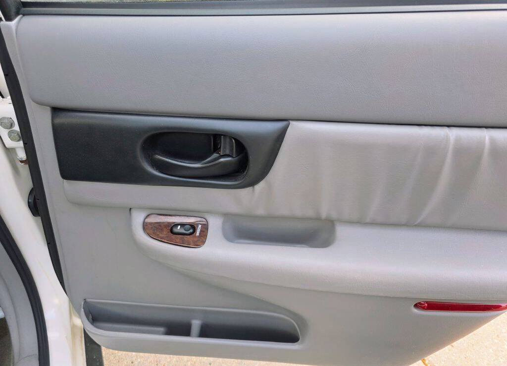 Used 2001 Buick Regal GS w/ Prestige Pkg image 19