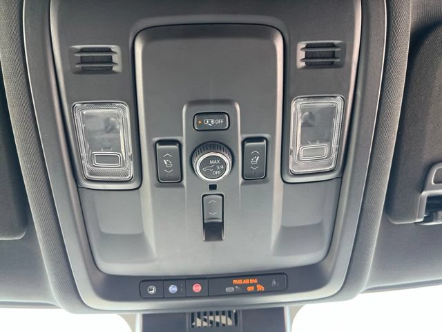 Used 2025 Chevrolet Suburban Premier AWD/4WD image 30