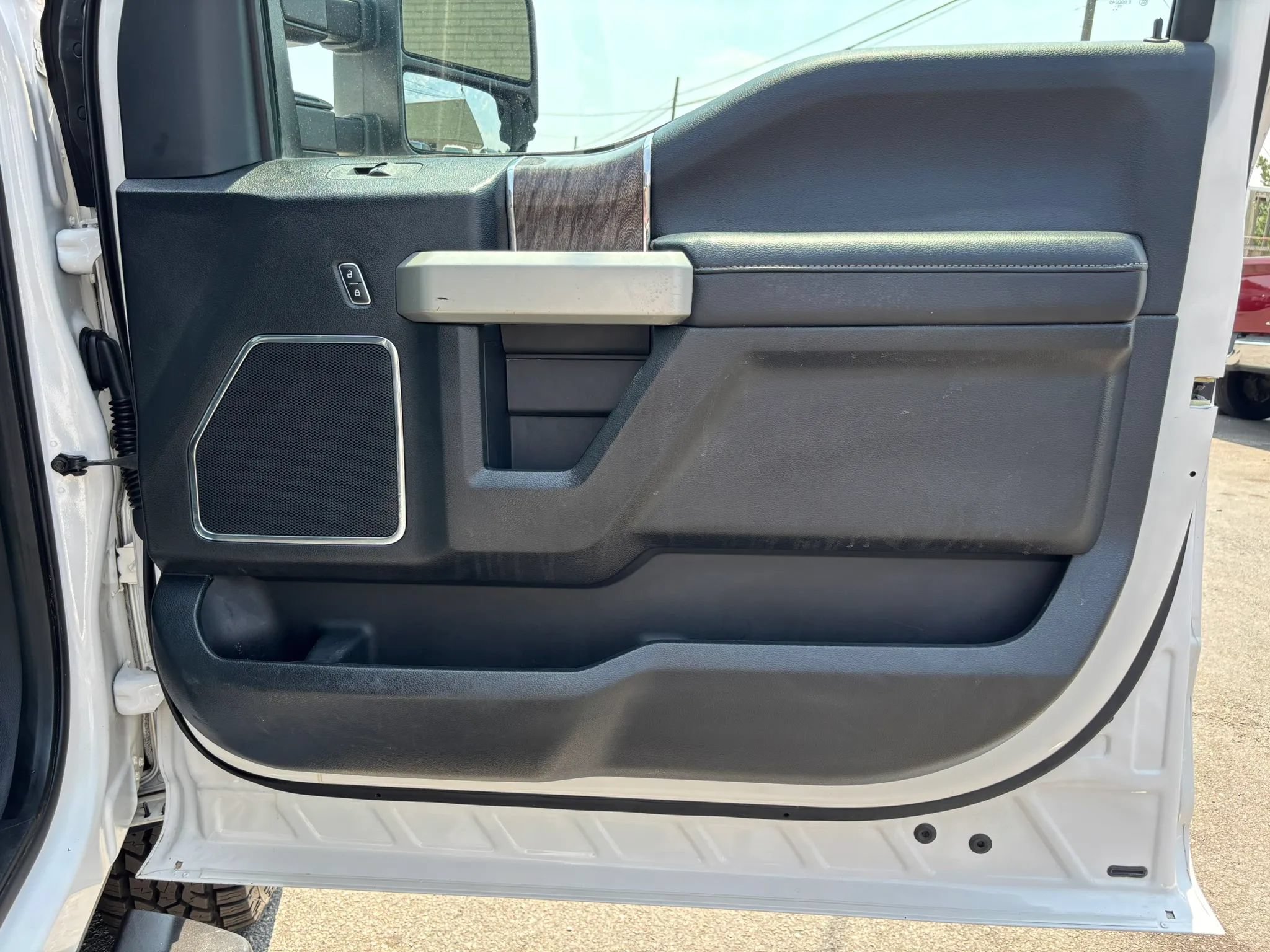 Used 2019 Ford F250 Lariat w/ Lariat Ultimate Package AWD/4WD image 32