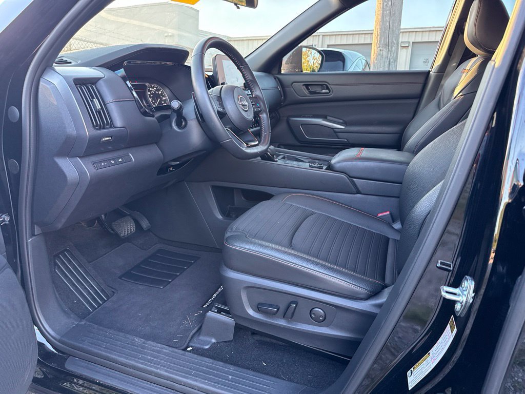 Used 2025 Nissan Pathfinder Rock Creek AWD/4WD image 5