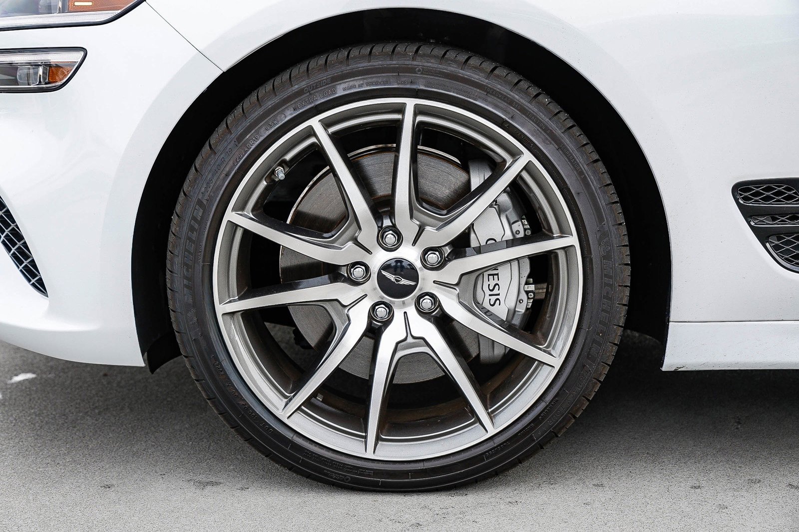 Used 2025 Genesis G70 2.5T image 9