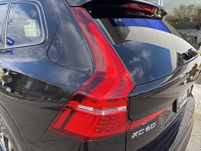 Used 2025 Volvo XC60 B5 Plus AWD/4WD image 11