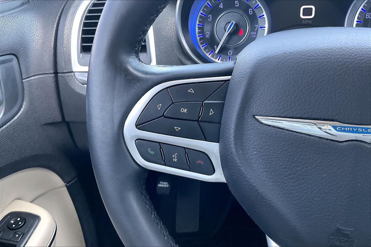 Used 2018 Chrysler 300 Touring w/ Chrome Appearance Package RWD image 22