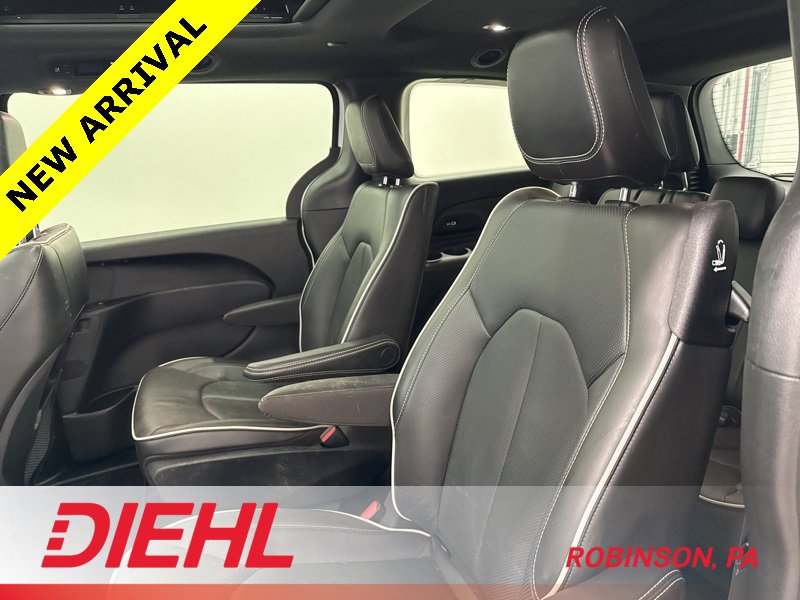 Used 2023 Chrysler Pacifica Limited w/ S Appearance Package image 19