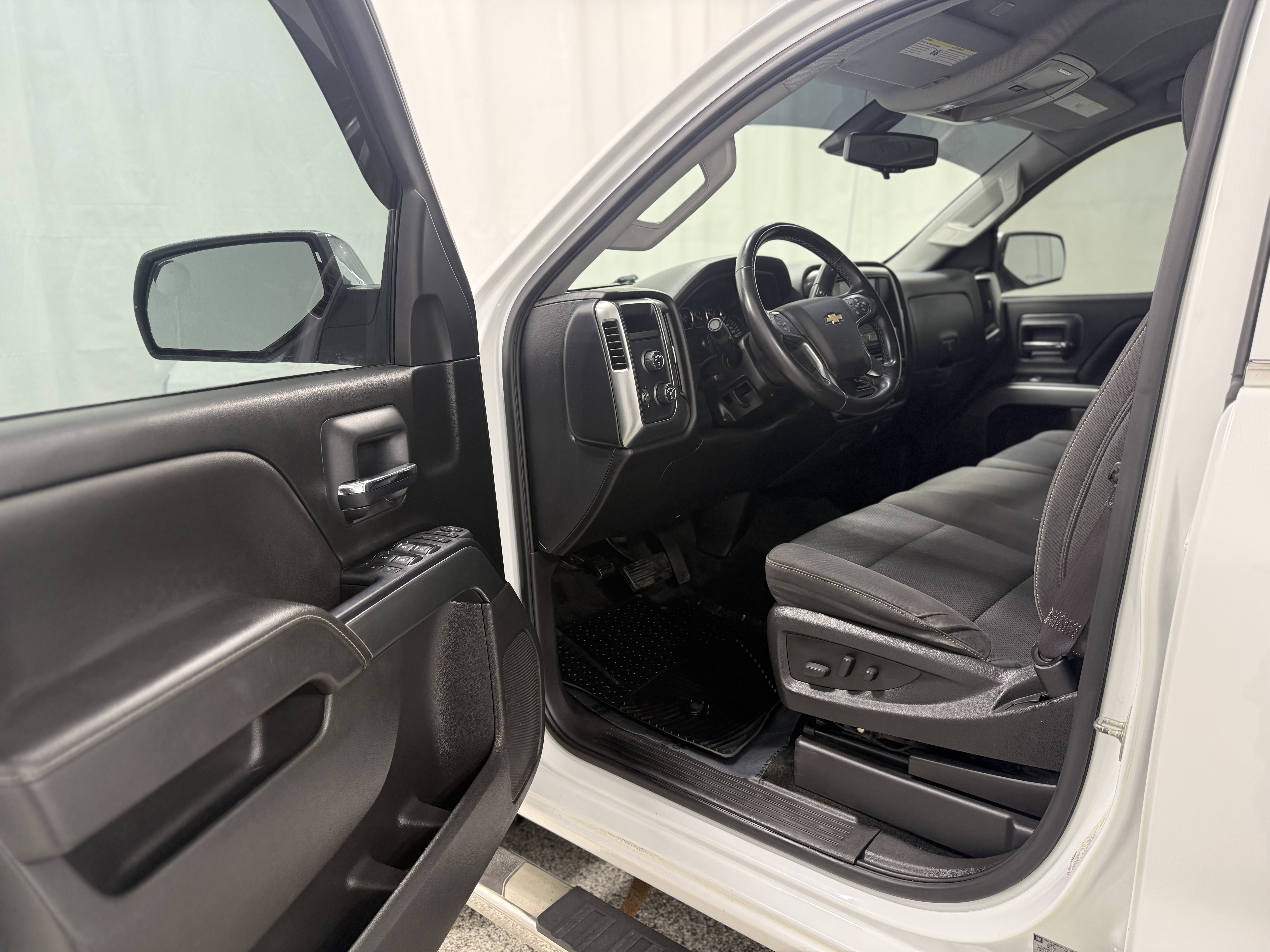 Used 2017 Chevrolet Silverado 1500 LT w/ LT Eassist Package image 11