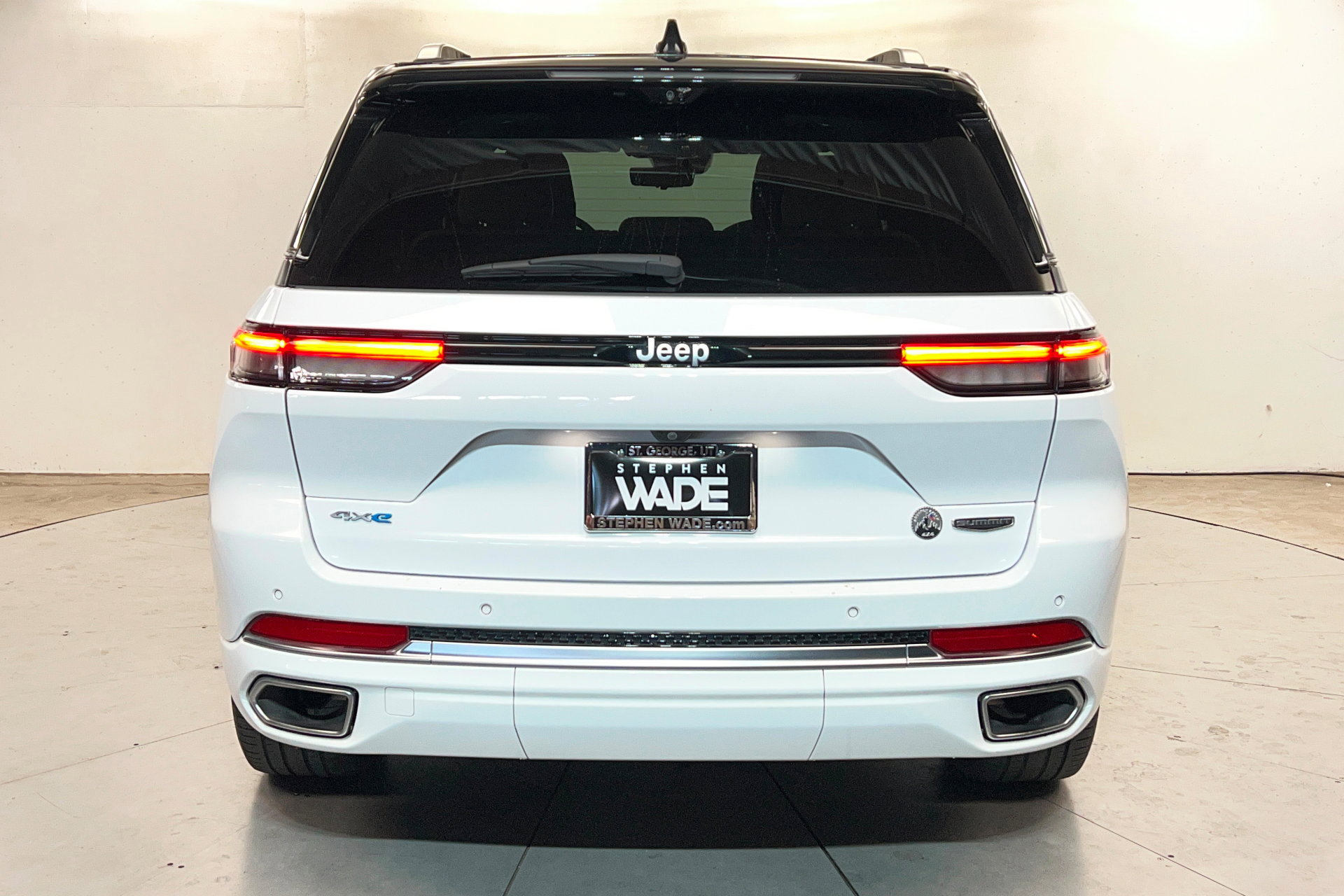 Used 2024 Jeep Grand Cherokee Summit w/ Advanced Protech Group IV AWD/4WD image 5