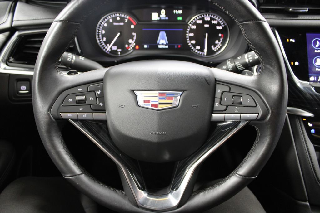Used 2025 Cadillac XT6 Premium Luxury image 39