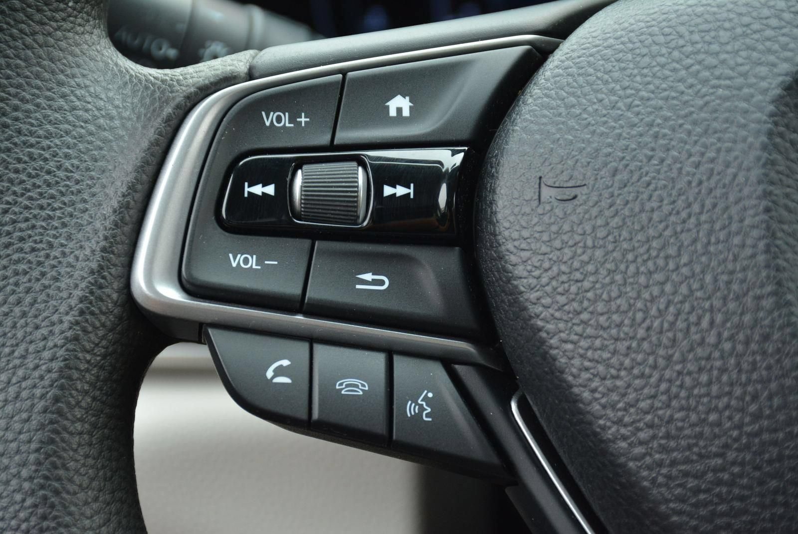 Used 2018 Honda Accord EX image 29