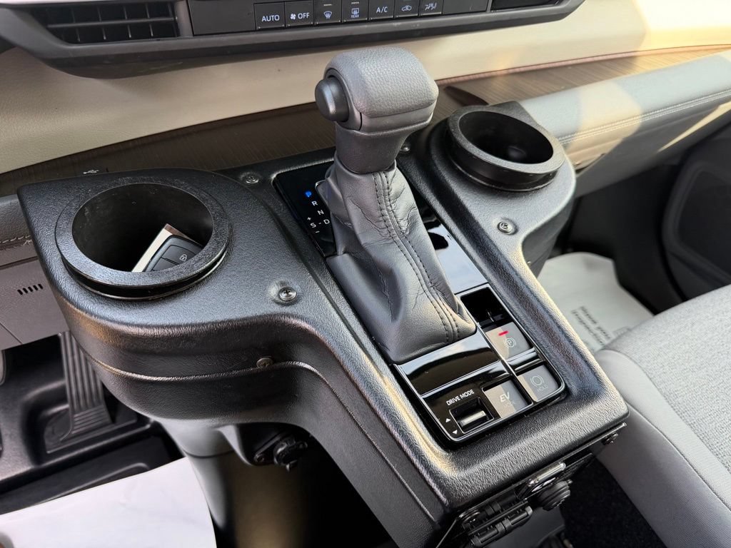 Used 2022 Toyota Sienna LE FWD image 19