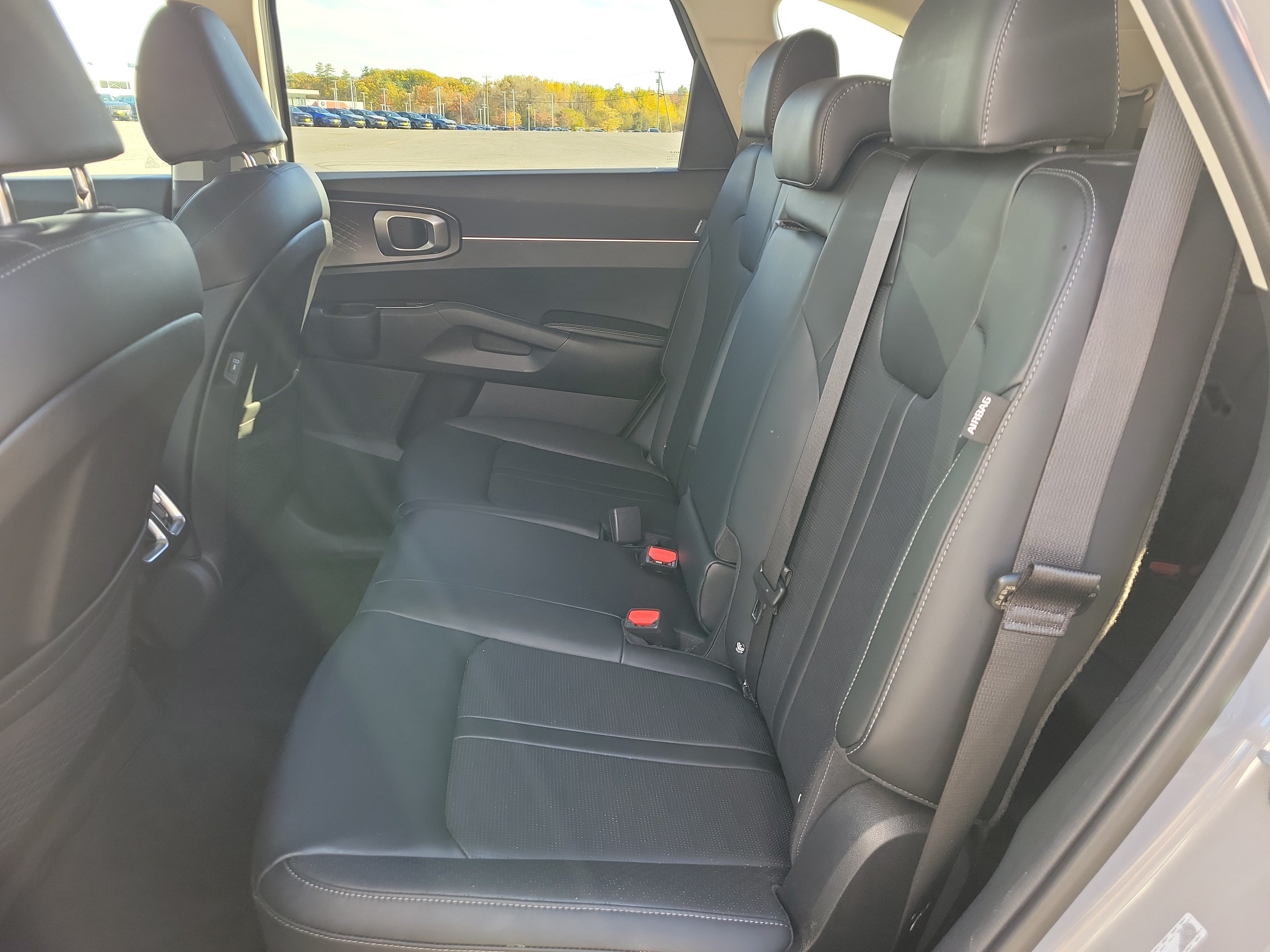 Used 2025 Kia Sorento S AWD/4WD image 16