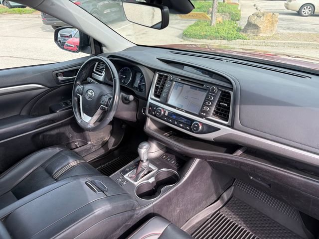 Used 2019 Toyota Highlander SE w/ Nightshade Edition image 7