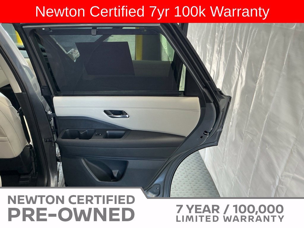 Used 2025 Nissan Pathfinder SL AWD/4WD image 43