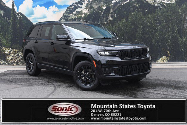 Used 2025 Jeep Grand Cherokee Altitude