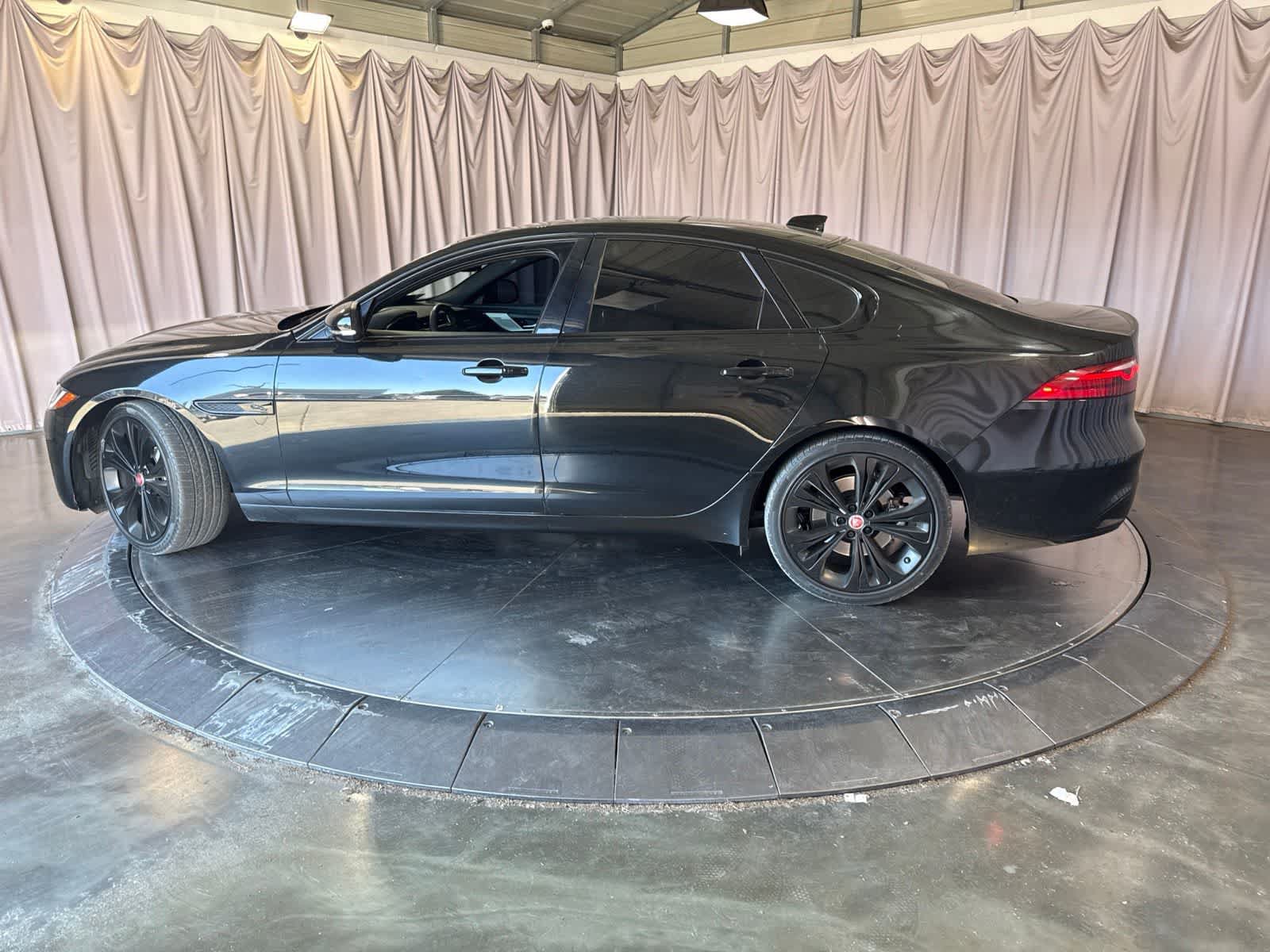 Used 2023 Jaguar XF SE RWD image 8
