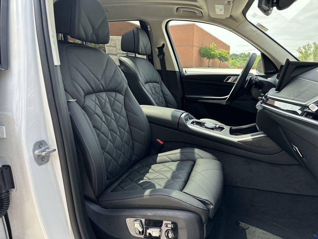 Used 2025 BMW X7 xDrive40i image 54