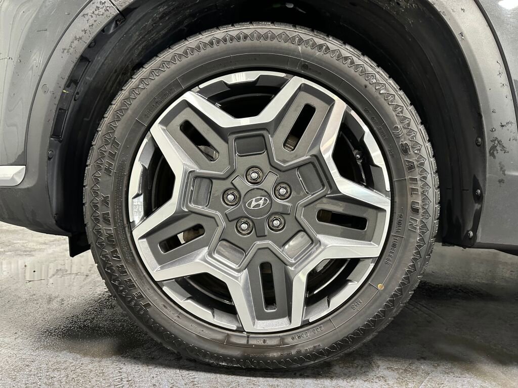 Used 2023 Hyundai Santa Fe Limited AWD/4WD image 6