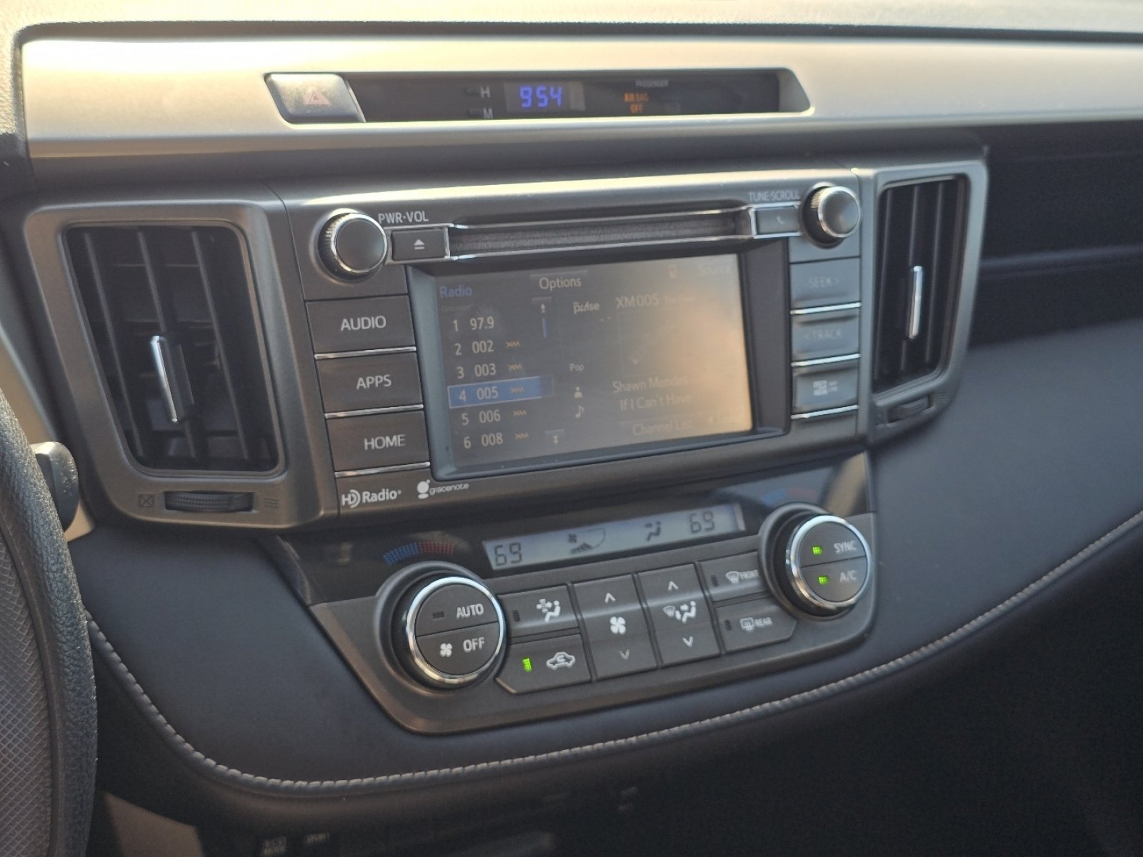 Used 2015 Toyota RAV4 XLE FWD image 30