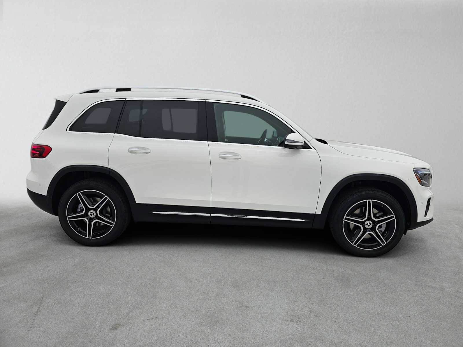 New 2026 Mercedes-Benz GLB 250 image 2