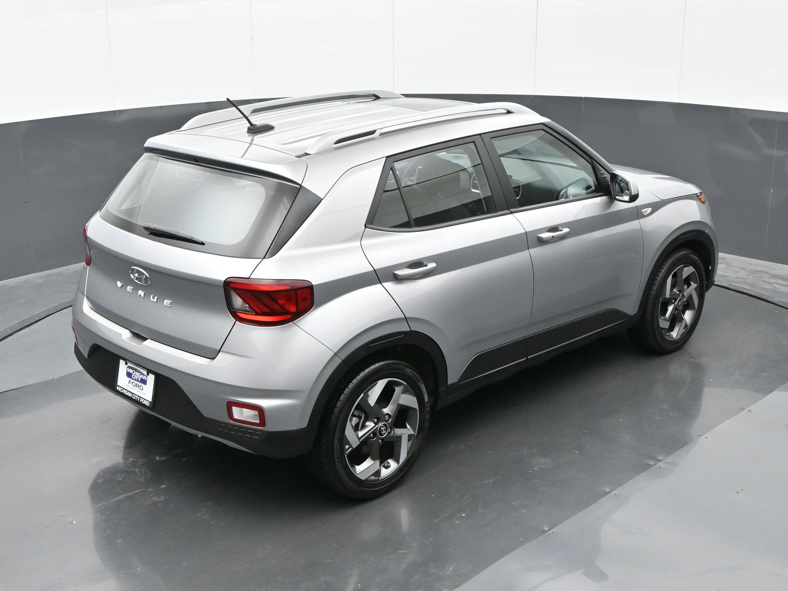 Used 2024 Hyundai Venue SEL image 37