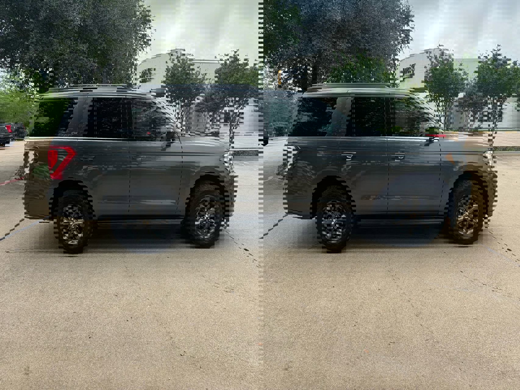 Used 2021 Ford Expedition XL image 5