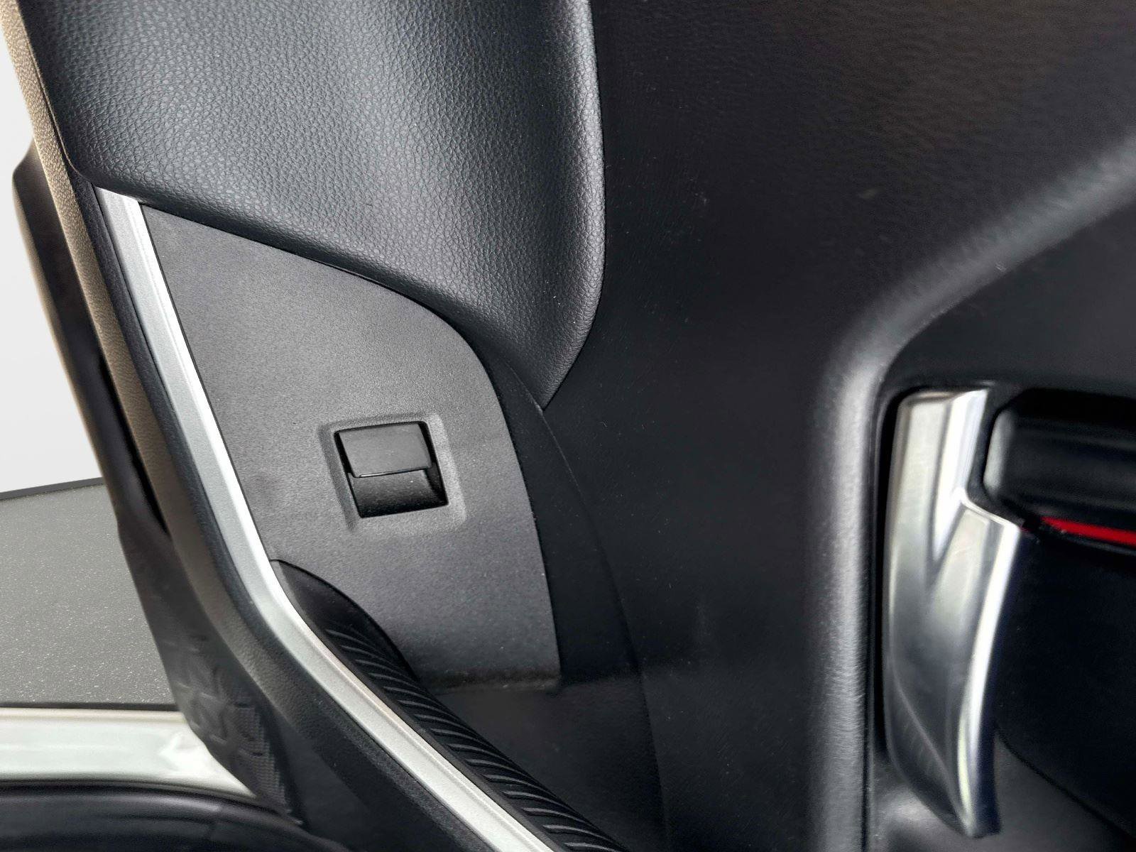 Used 2021 Toyota RAV4 XLE image 12