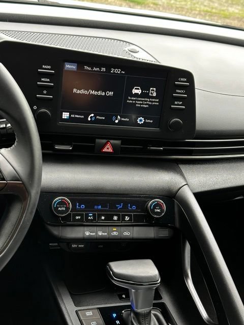 Used 2025 Hyundai Elantra Sport FWD image 28