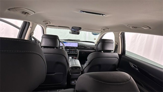 Used 2025 Genesis GV80 2.5T Standard image 18