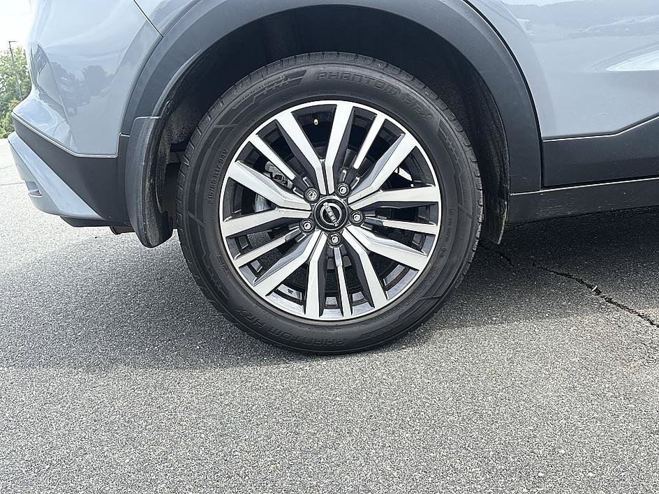 Certified 2024 Nissan Kicks SV FWD image 12
