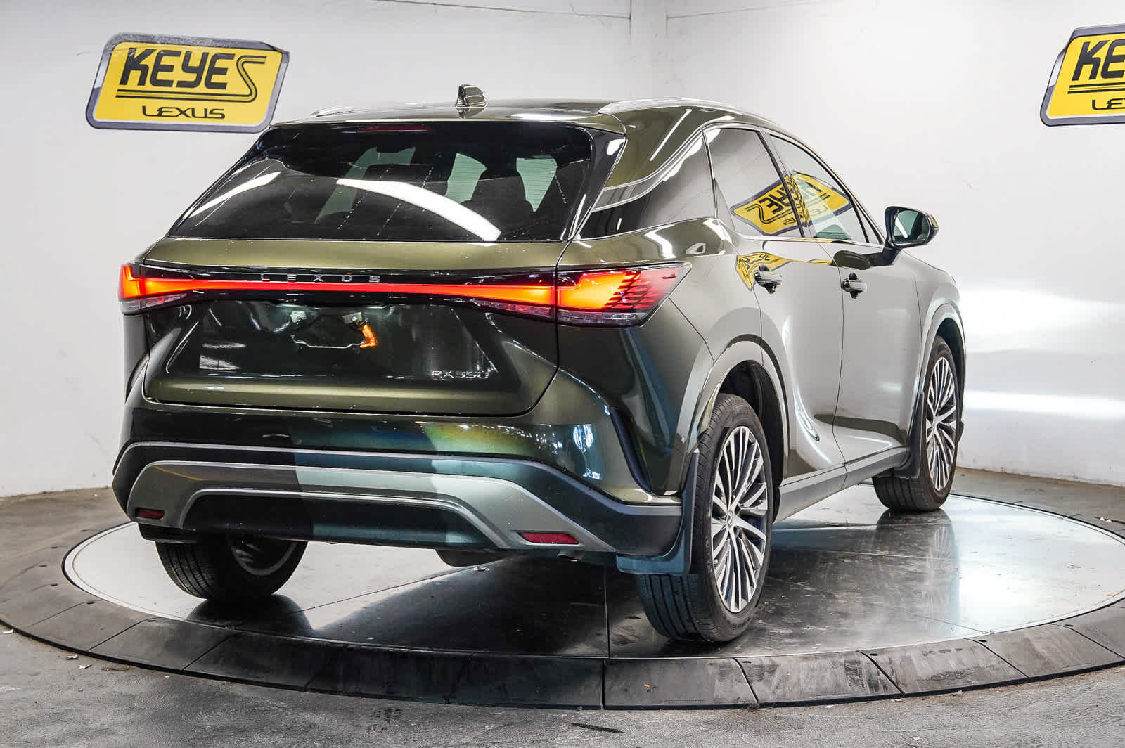 Used 2024 Lexus RX 350 Premium Plus w/ Convenience Package FWD image 4