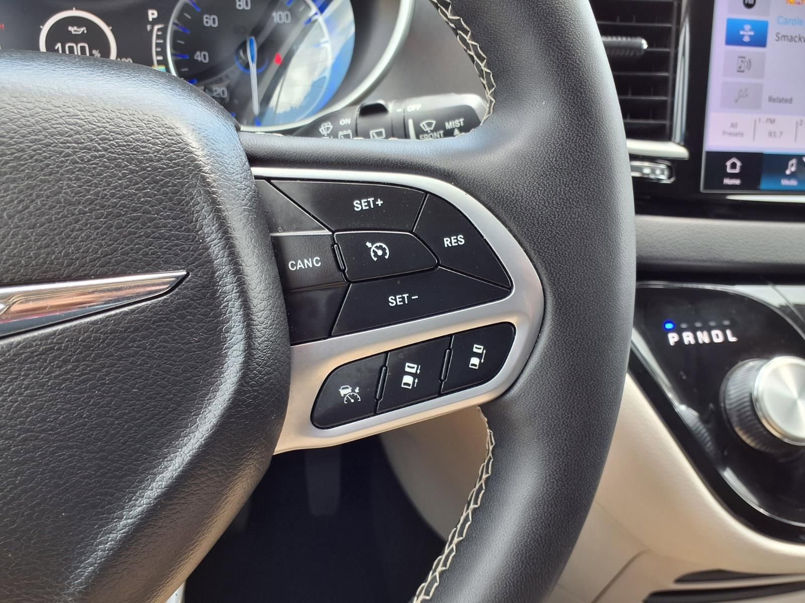 Used 2024 Chrysler Pacifica Touring-L image 16