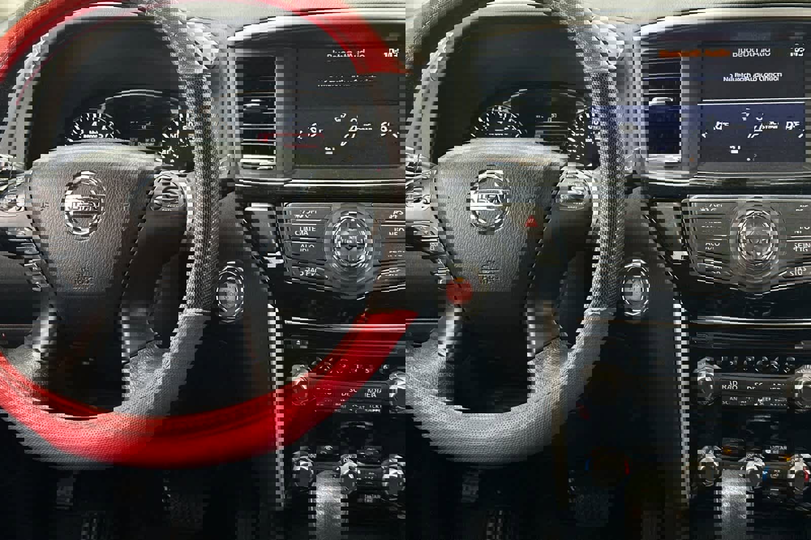 Used 2019 Nissan Pathfinder S image 14