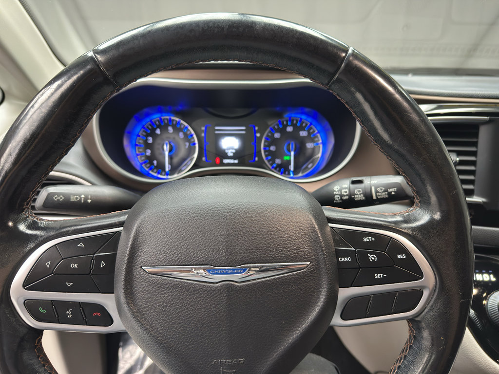 Used 2019 Chrysler Pacifica Touring-L FWD image 11