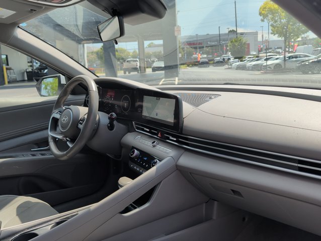 Used 2025 Hyundai Elantra SEL FWD image 29